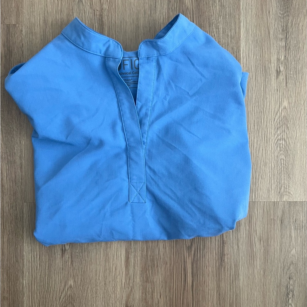 FIGS CEIL BLUE RAFAELA OVERSIZED SCRUB TOP SIZE M